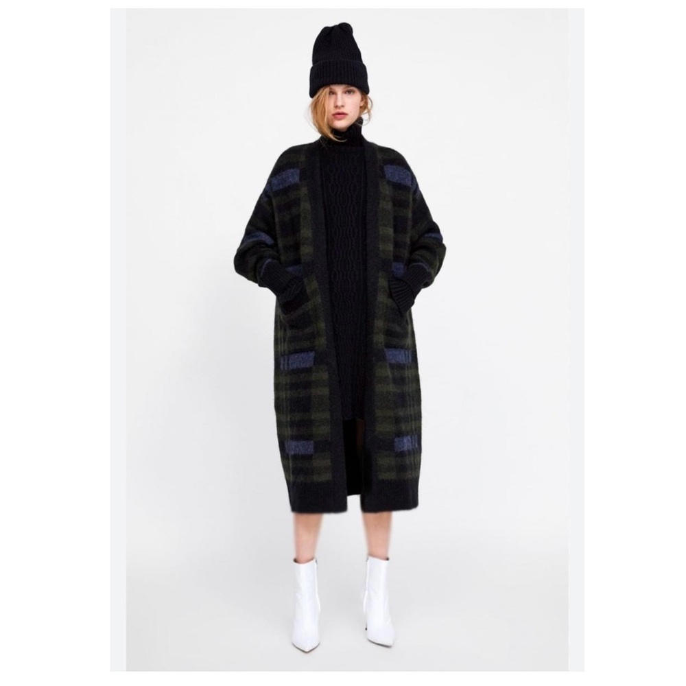 Zara Knit Sweater in Black and Green cardigan small oversized